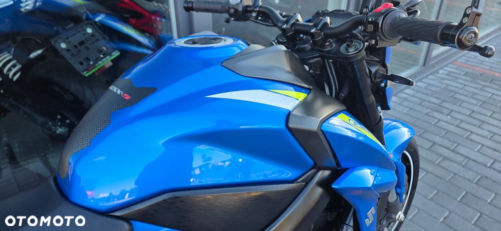 Suzuki GSX - 19