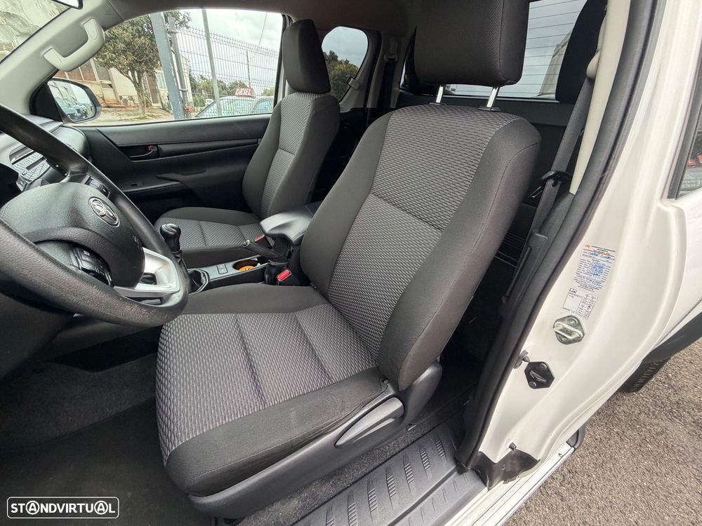 Toyota Hilux 2.4 D-4D 2WD CD Tracker - 6