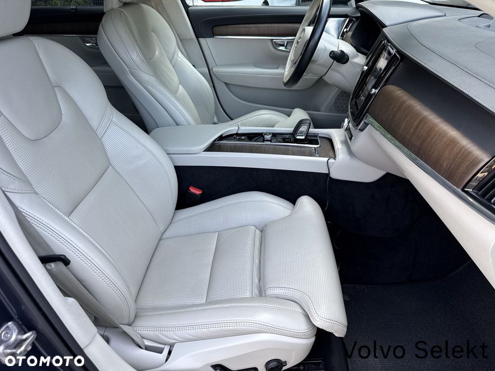 Volvo V90 Cross Country - 24