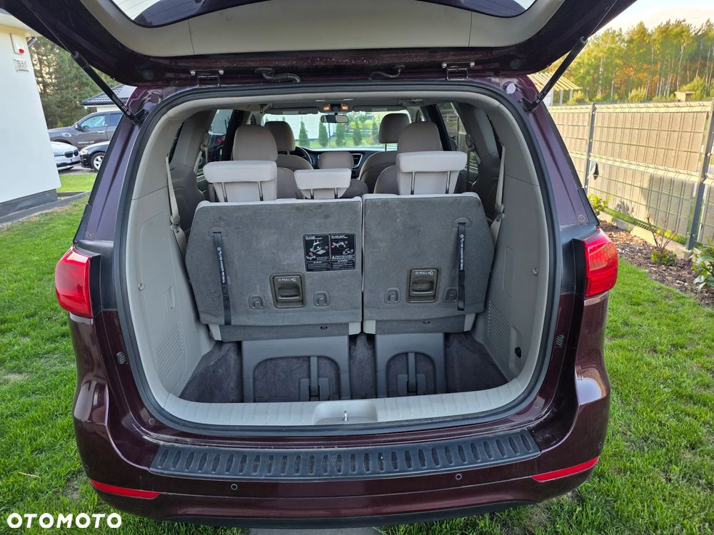 Kia Sedona - 12