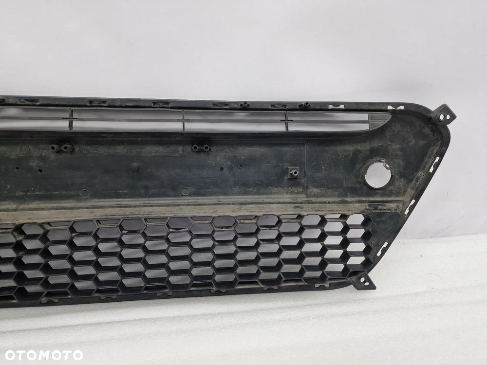 KIA PICANTO II 11- KRATKA ŚRODKOWA ZDERZAKA PRZEDNIEGO PRZÓD , NR 86569-1Y000 , NR AUKCJI KR147 - 7