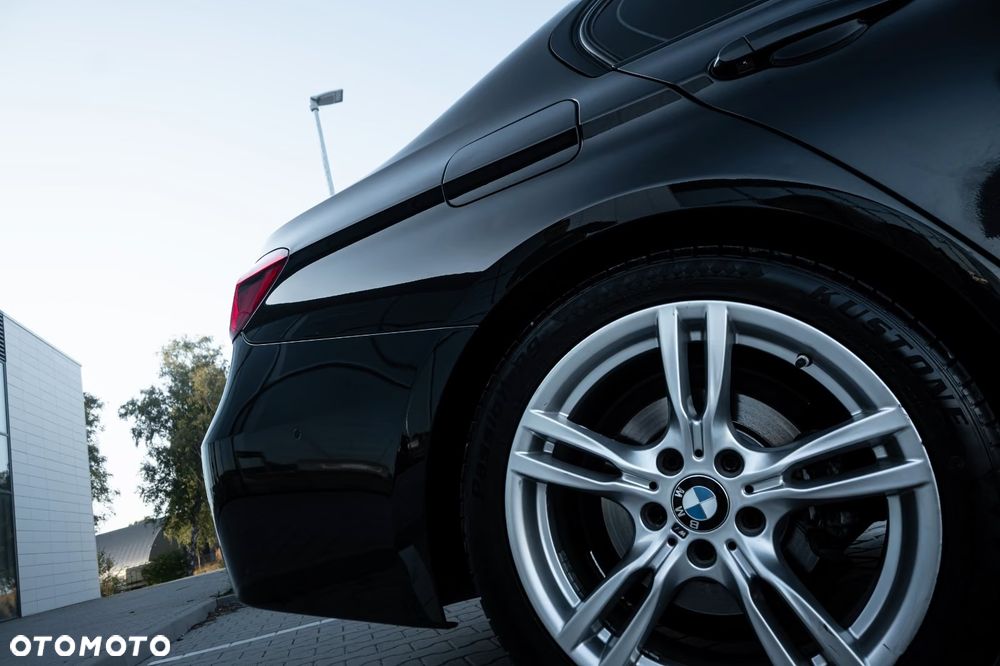 BMW Seria 3 330i xDrive M Sport Shadow - 12