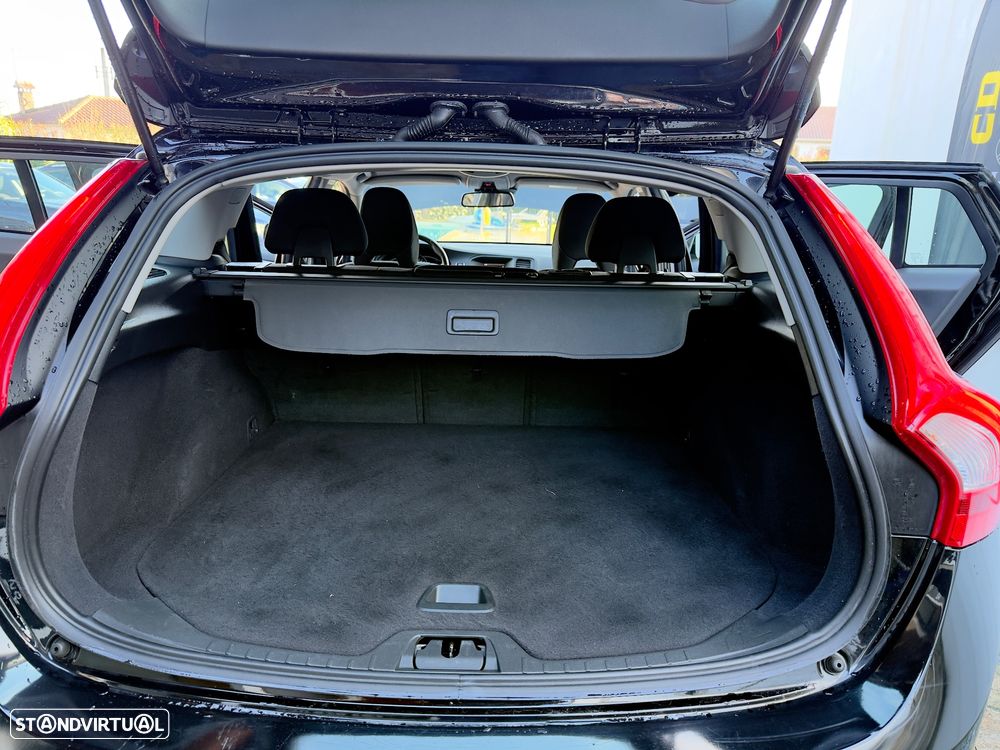 Volvo V60 Cross Country 2.0 D3 Momentum - 35