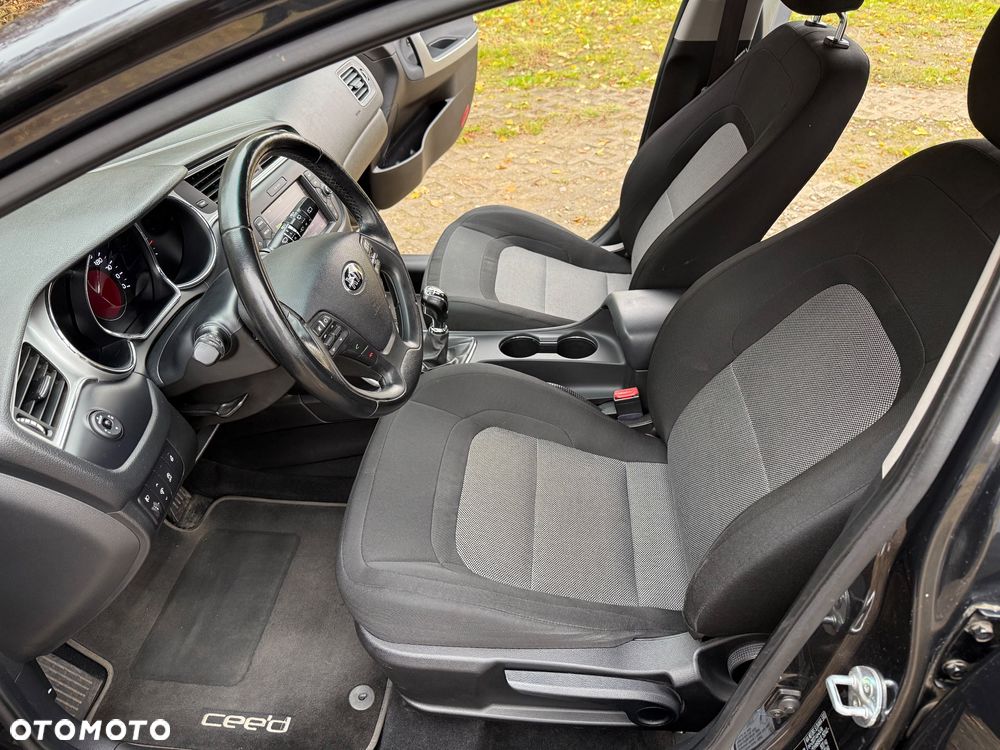 Kia Ceed 1.4 CVVT Dream-Team Edition - 11