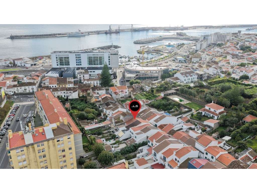 Moradia T4+1 com Quintal e Localização Premium junto às Portas do M... - Grande imagem: 3/23