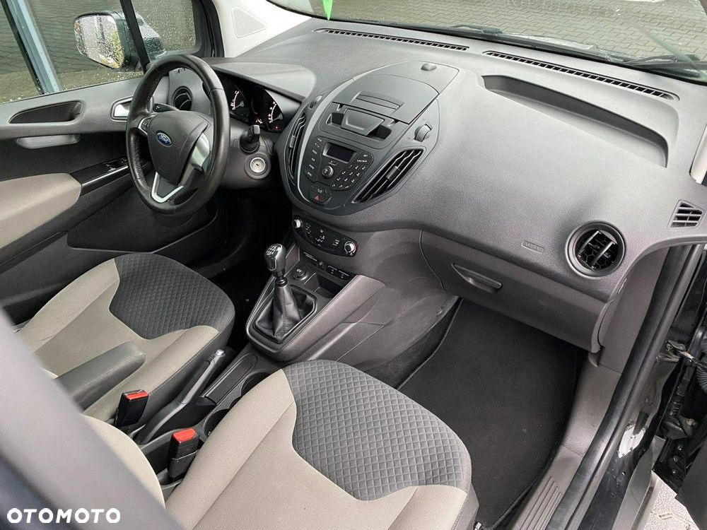 Ford Transit Courier - 13