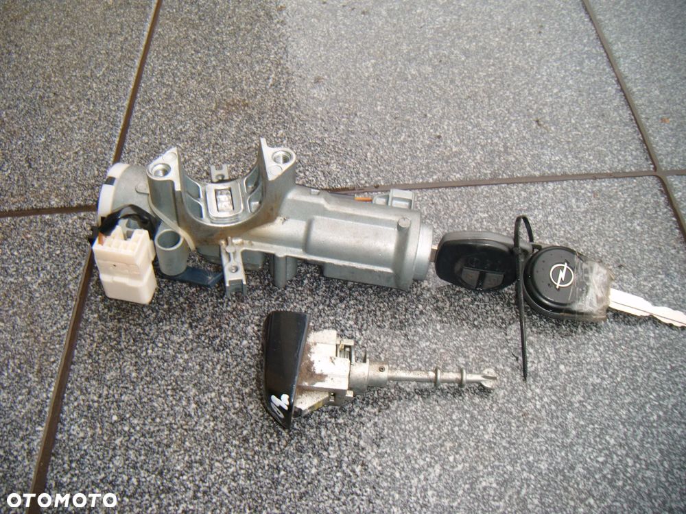 opel agila b 09r stacyjka z kluczykami i wkładką - 2