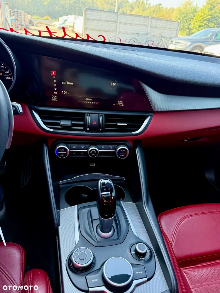 Alfa Romeo Giulia 2.0 Turbo 16V AT8 Veloce Ti - 16