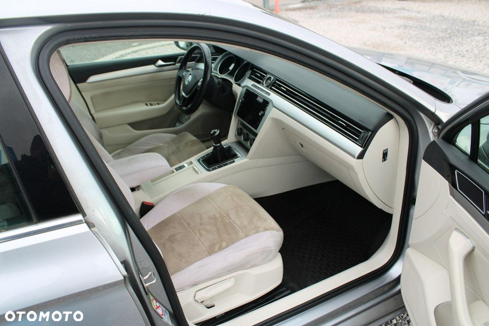 Volkswagen Passat - 27