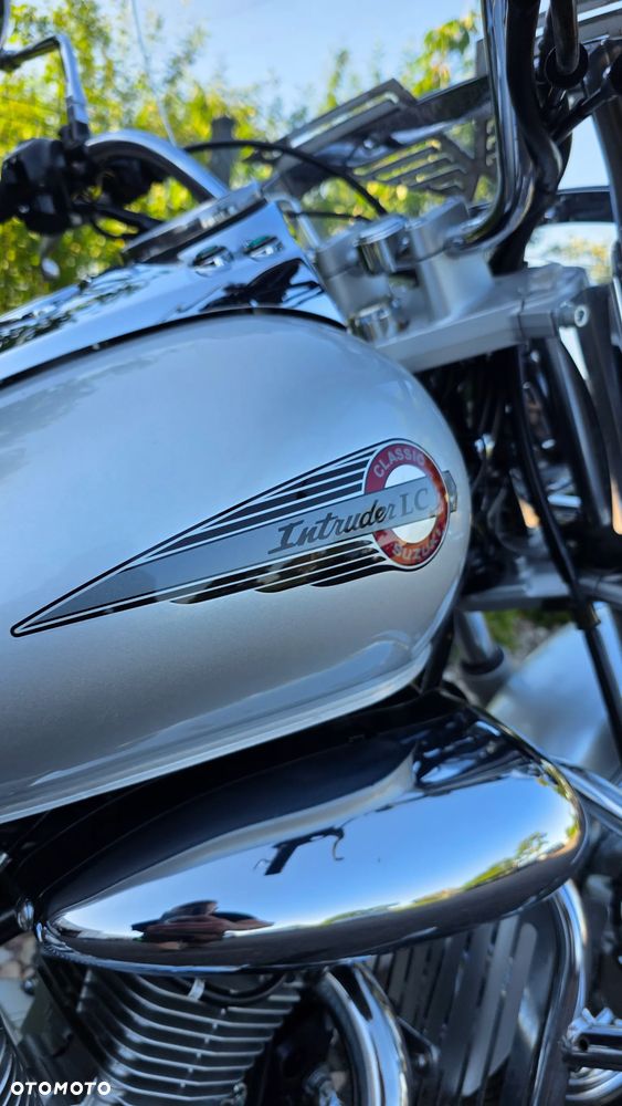 Suzuki Intruder - 35