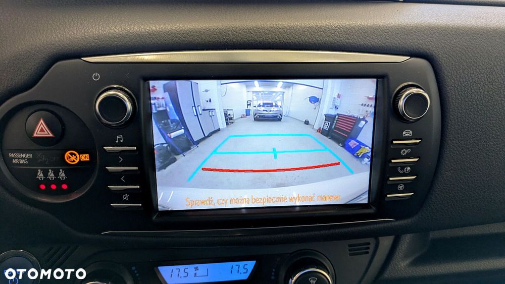 Toyota Yaris Hybrid 100 Dynamic - 17