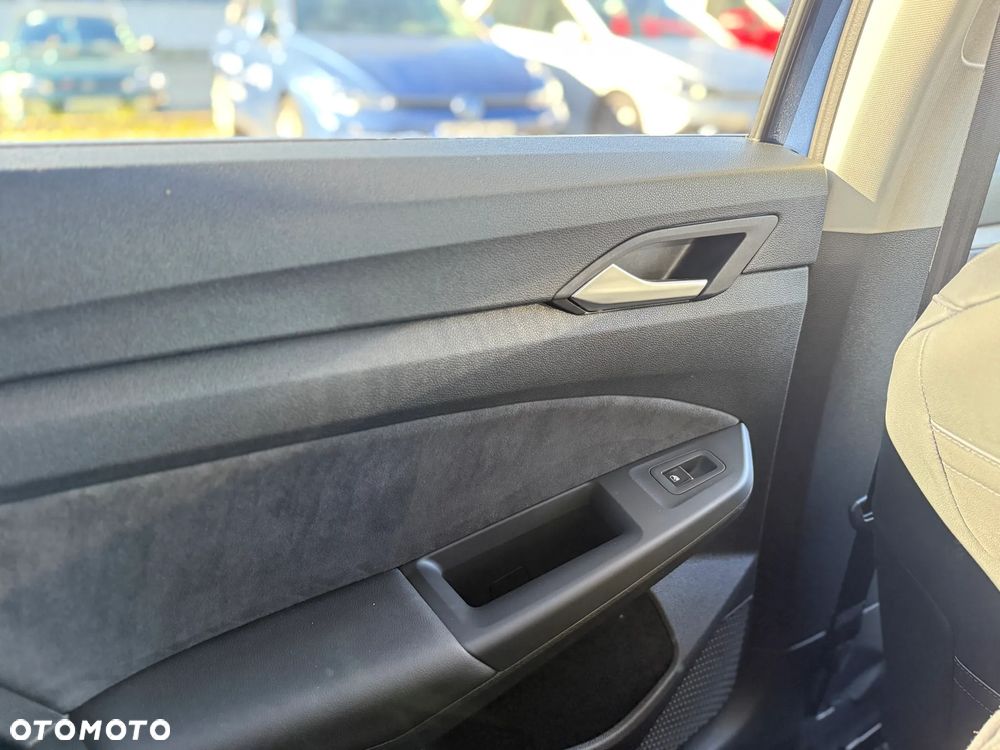Volkswagen Golf VIII 1.5 TSI EVO Style - 23