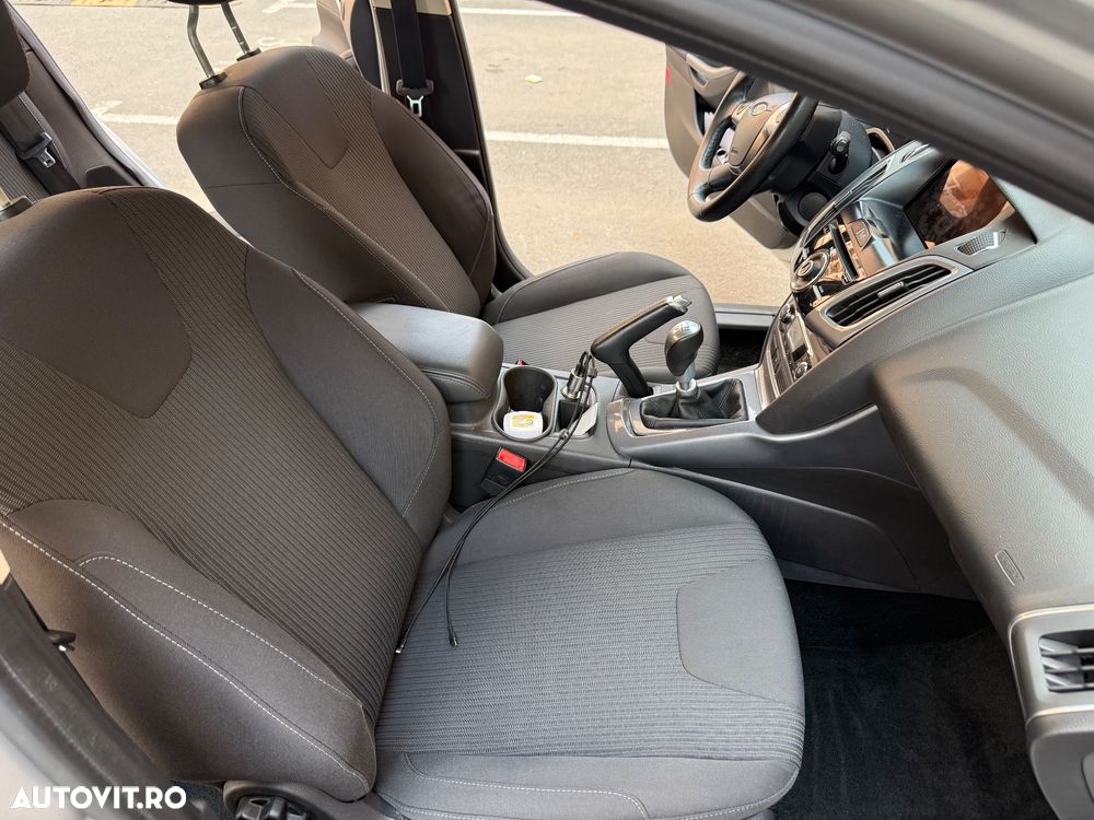 Ford Focus 1.6 TDCI DPF Titanium - 11