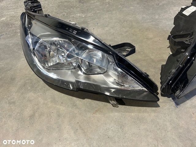 Peugeot 308 T9 lampa lampy Przód Prawa Lewa 96775230 96775229 Komplet - 2