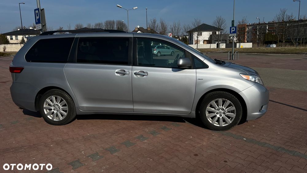 Toyota Sienna 3.5 V6 XLE AWD - 7