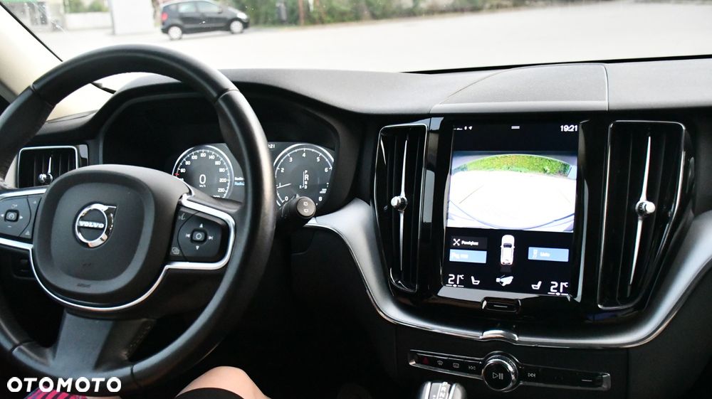 Volvo XC 60 T4 Momentum Pro - 18