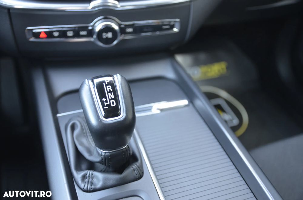 Volvo XC 60 D4 AWD Geartronic Momentum - 28