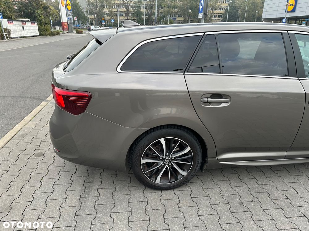 Toyota Avensis 1.8 Premium - 20