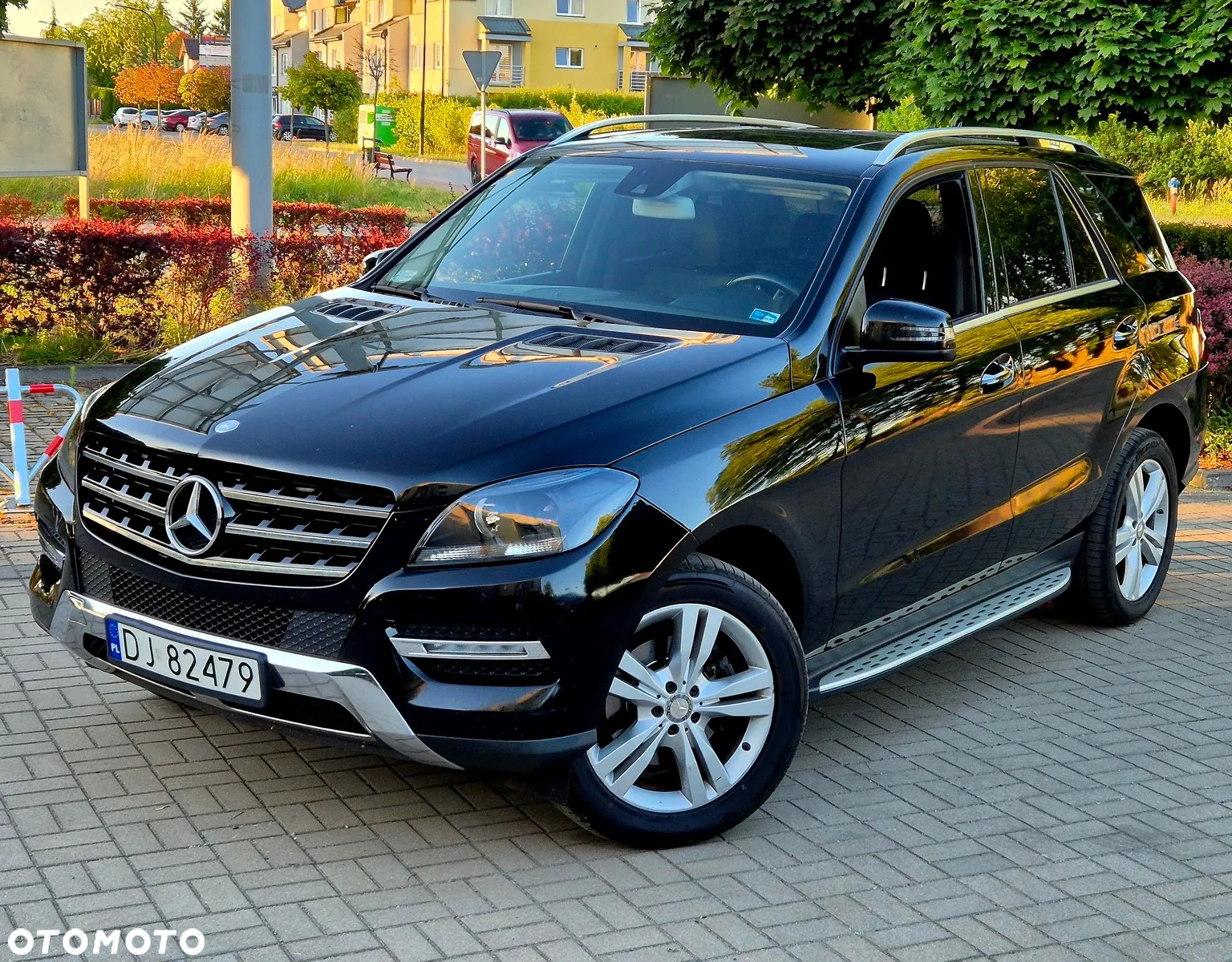 Mercedes-Benz ML 350 4MATIC BlueEFFICIENCY 7G-TRONIC Edition 1 - 2