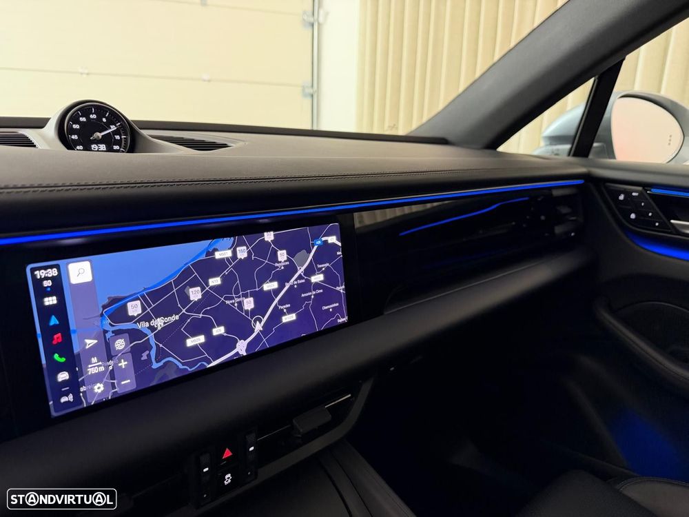 Porsche Macan Electric 4 - 32