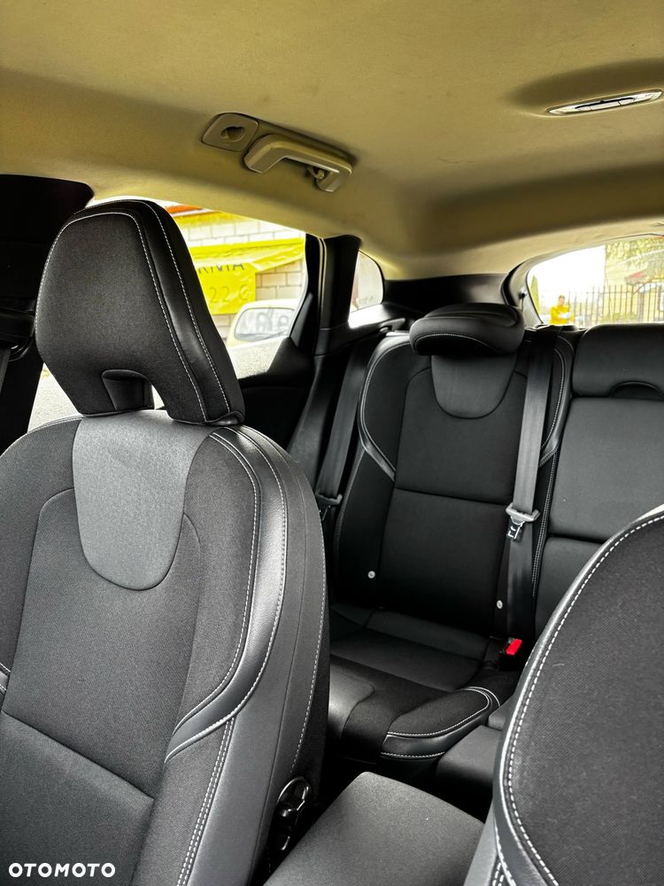 Volvo V40 D4 Momentum - 16