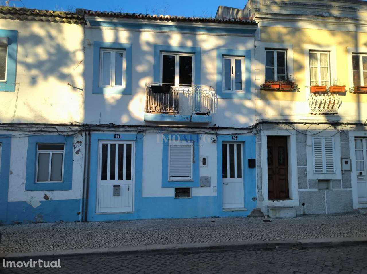 Prédio com quintal no centro do Montijo, junto a transportes - Grande imagem: 4/24