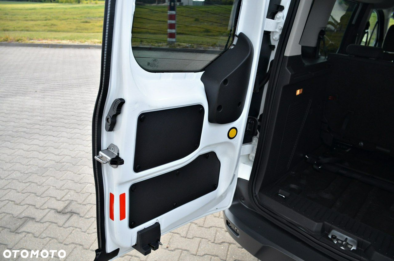 Ford Transit Connect - 14