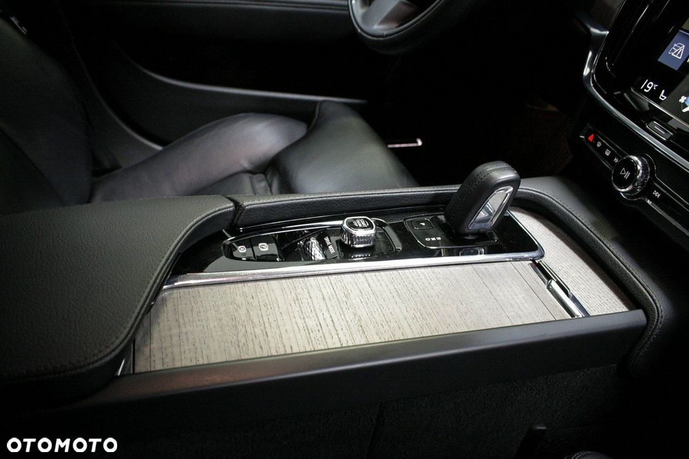 Volvo V90 Cross Country - 30