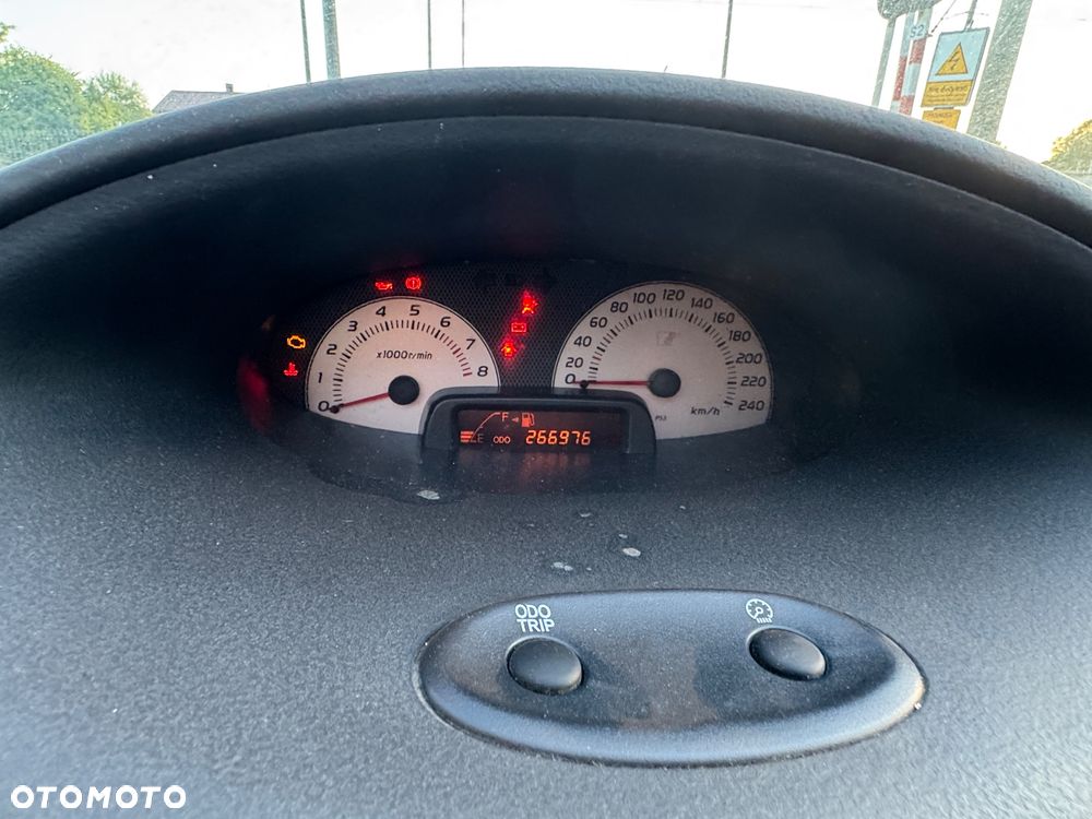 Toyota Yaris - 12