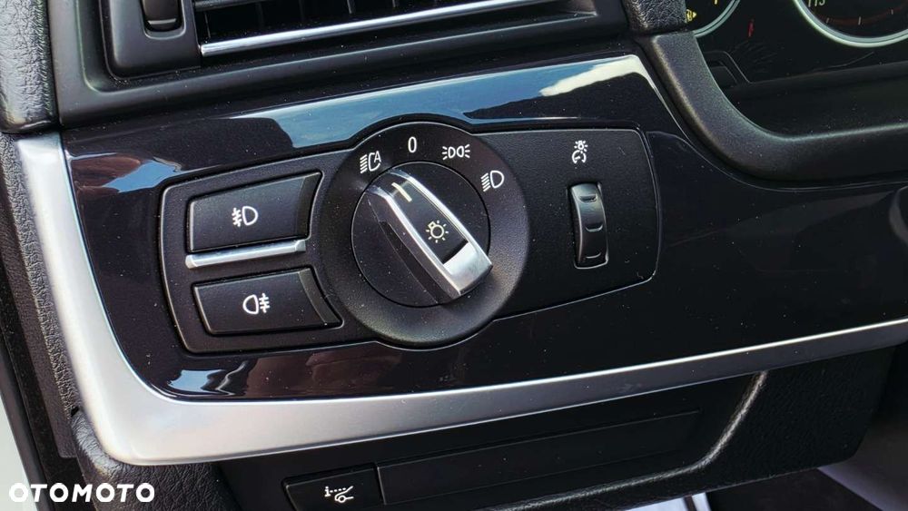 BMW Seria 5 520d xDrive - 16