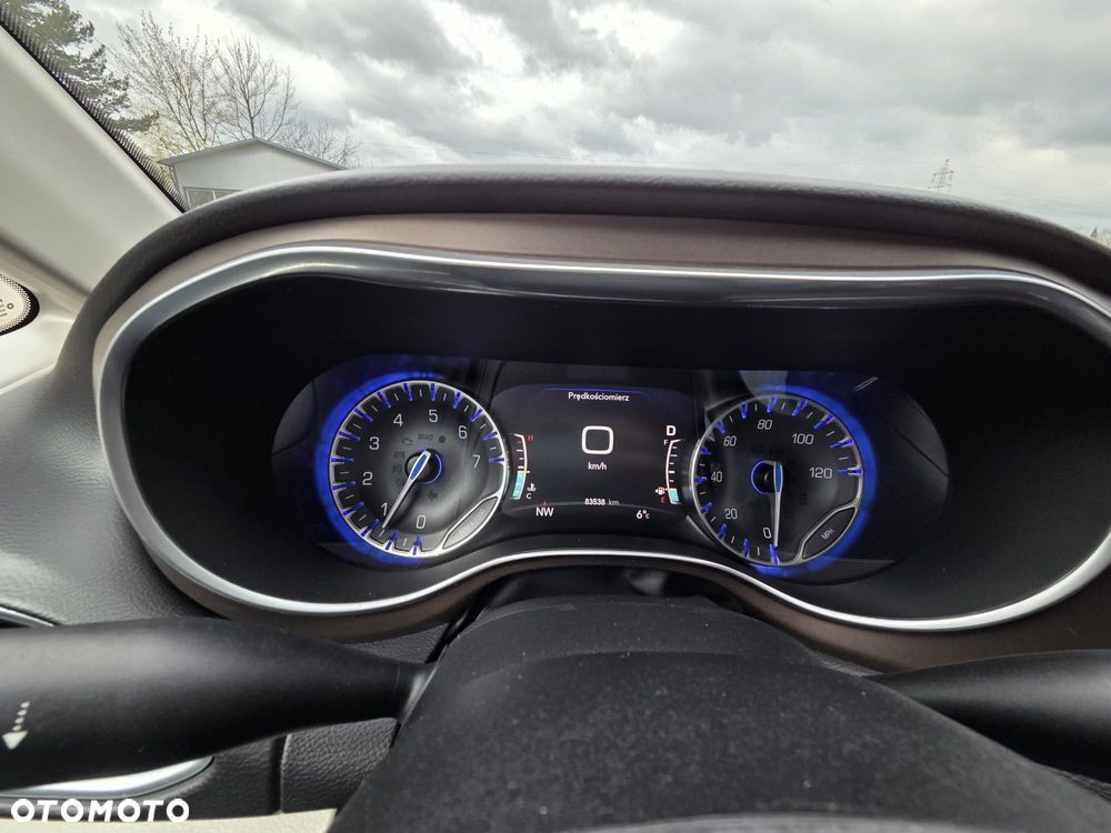 Chrysler Pacifica - 16