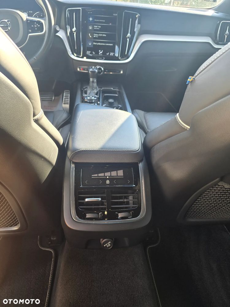 Volvo V60 B5 B AWD R-Design - 19