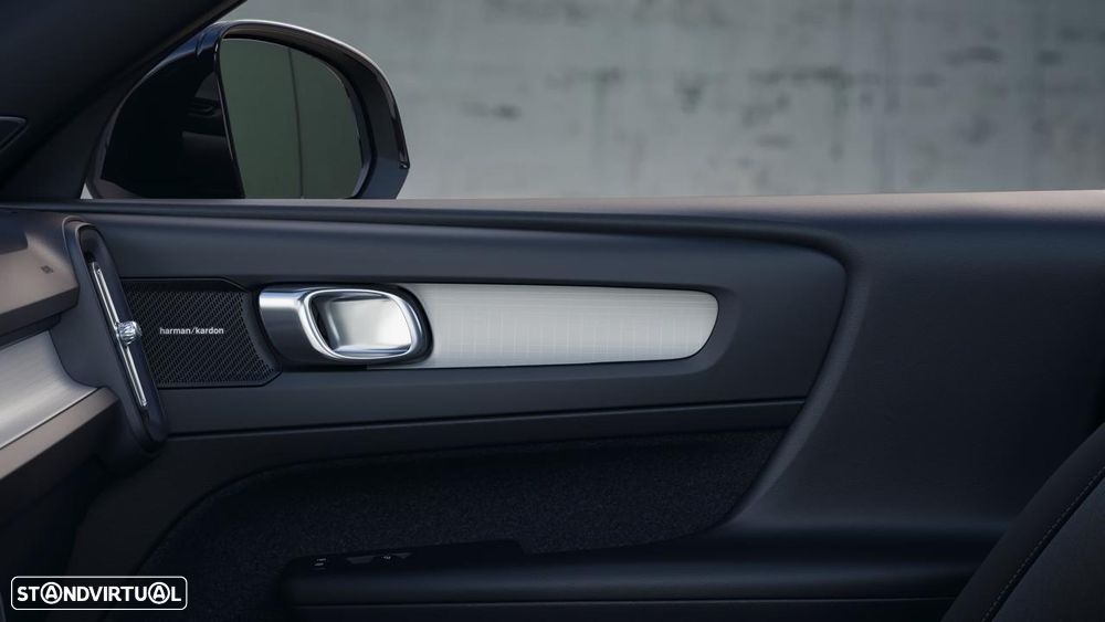 Volvo XC 40 1.5 T2 Plus Dark Auto - 11