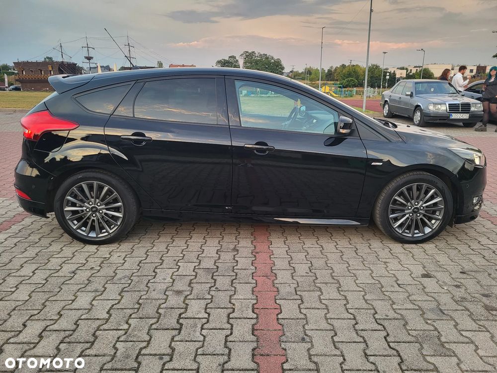 Ford Focus 1.5 EcoBoost Black Edition ASS - 2