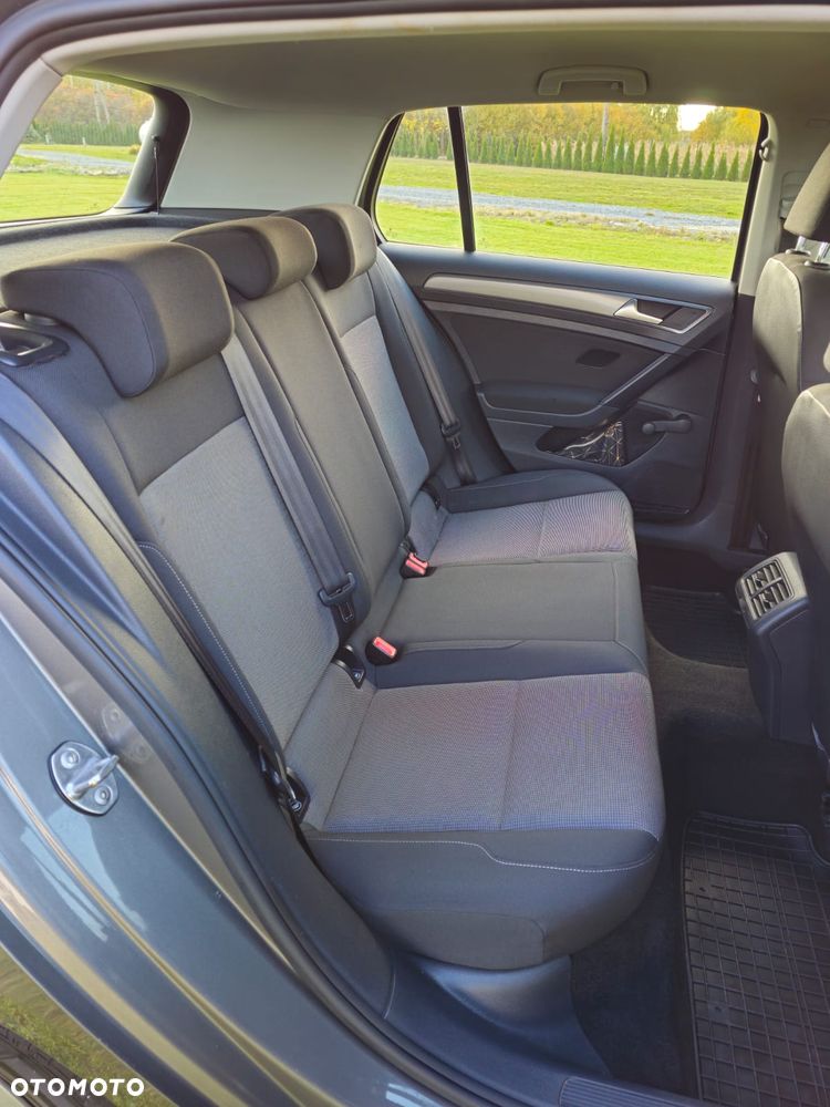 Volkswagen Golf - 8