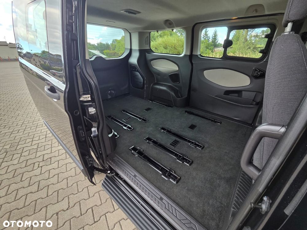 Ford Tourneo Custom - 20
