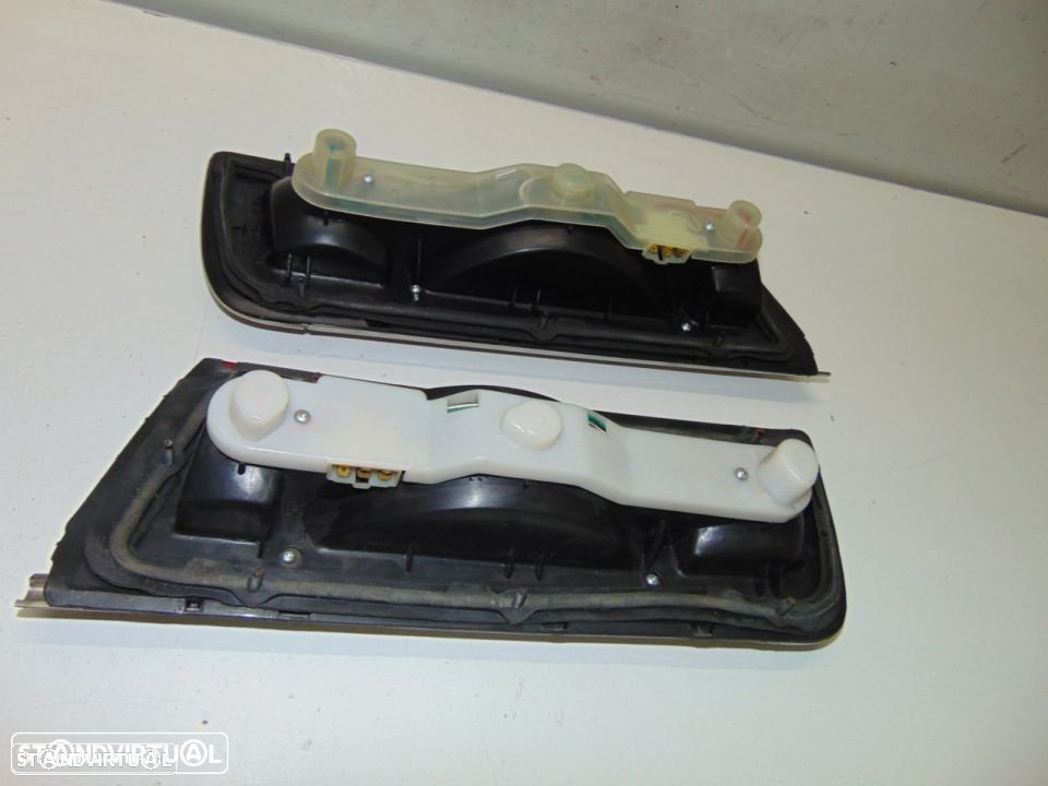 Toyota Corolla KE 30 2º modelo - farolins de trás NOVOS - 3