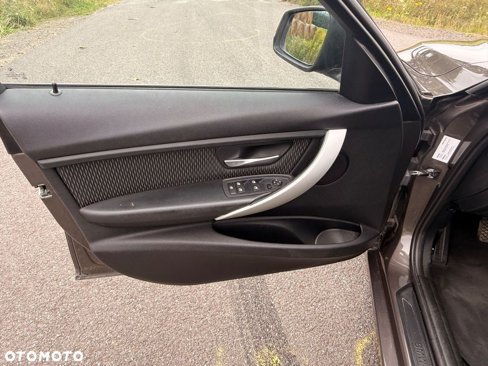 BMW Seria 3 320d - 16