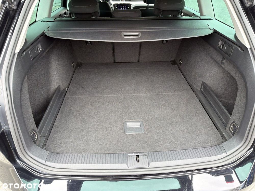Volkswagen Passat - 16