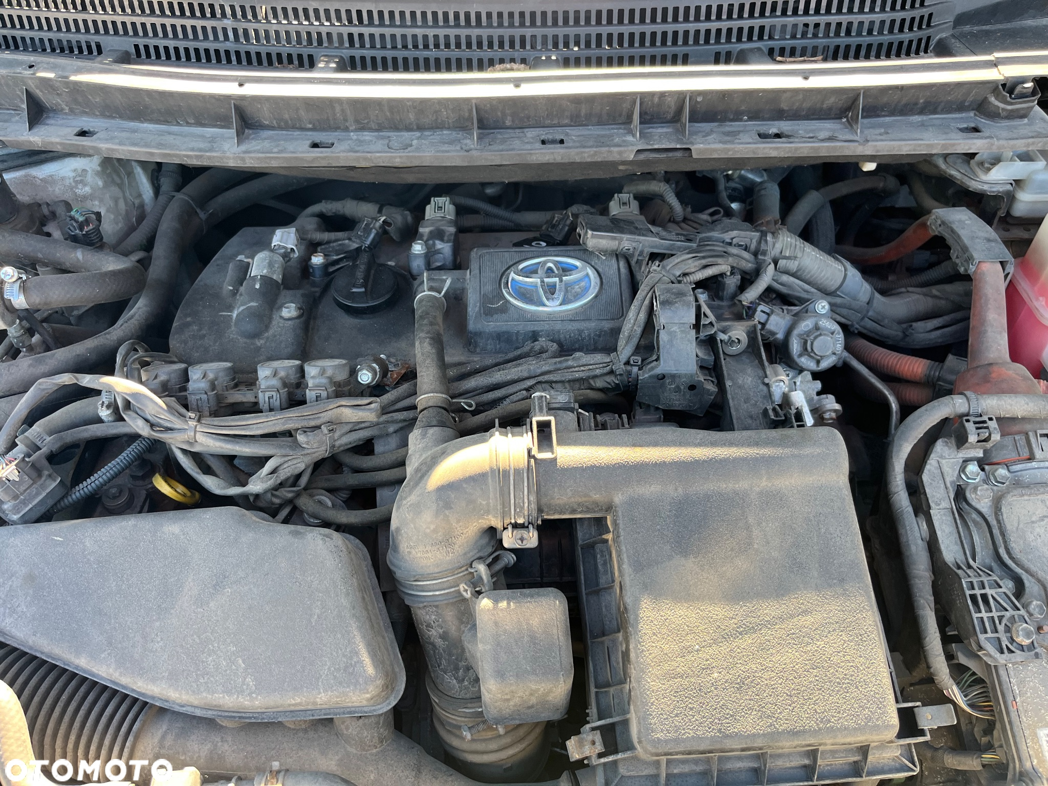 Toyota Prius 1.8 HSD Active - 19