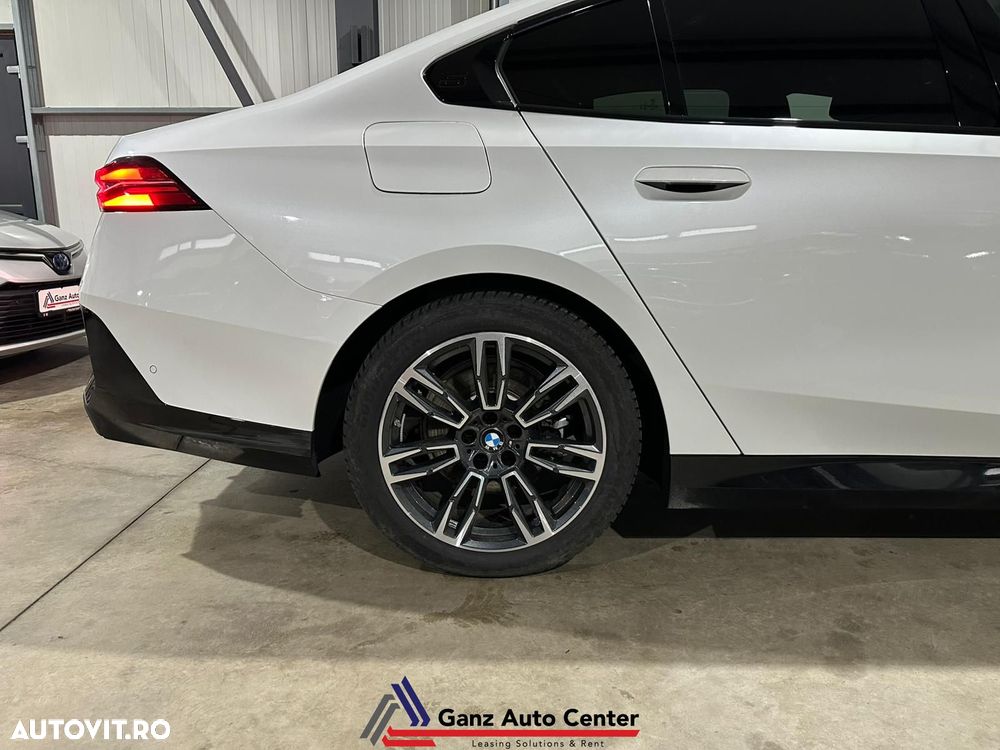 BMW Seria 5 520i AT MHEV - 35