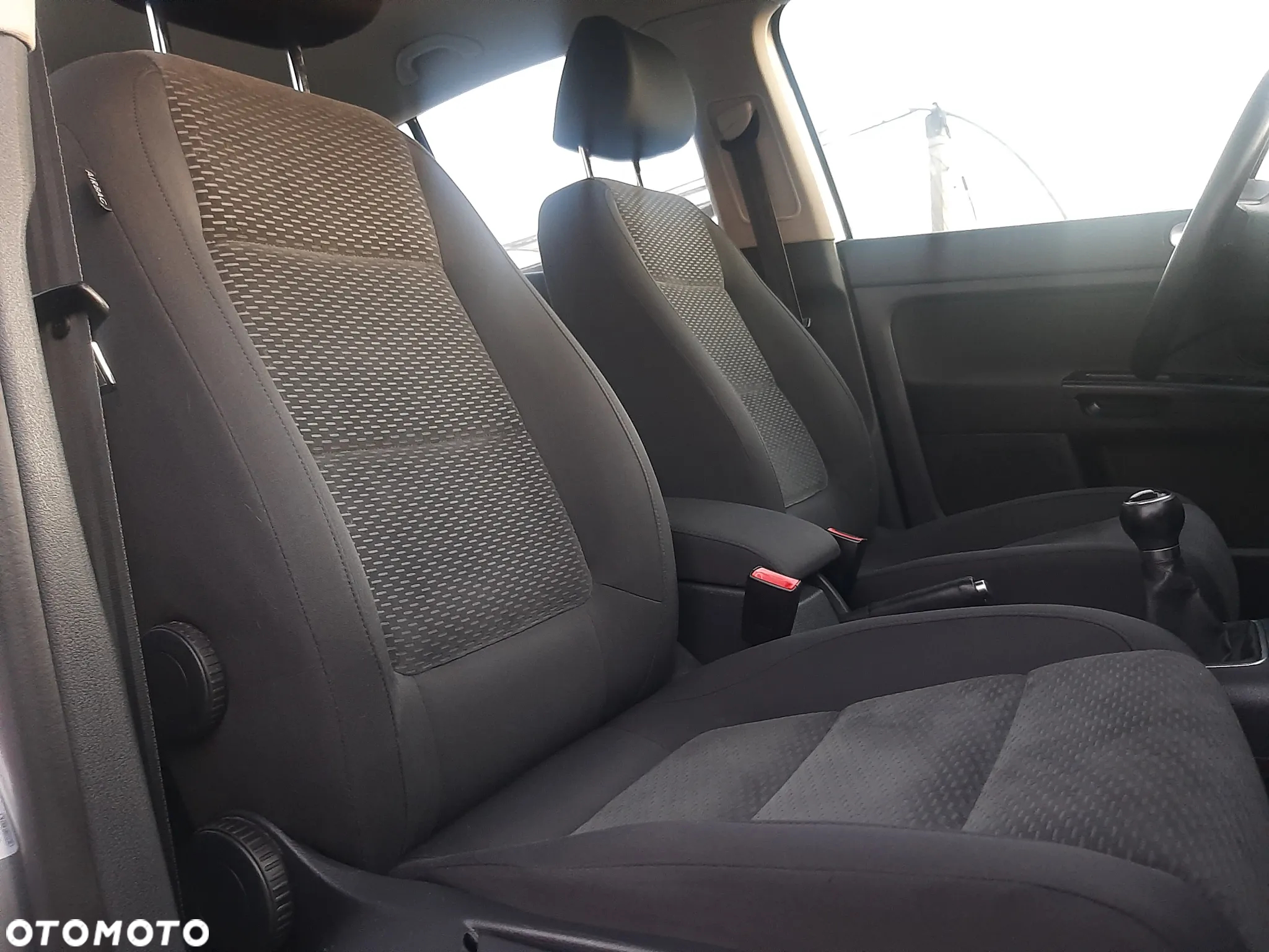 Volkswagen Golf Plus 1.6 TDI BlueMot Comfortline - 23