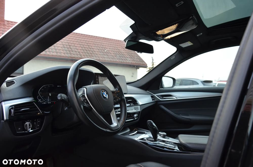 BMW Seria 5 520e Luxury Line - 13