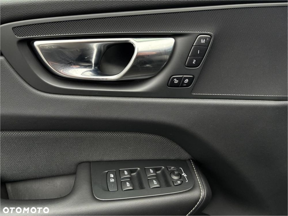 Volvo XC 60 B5 B AWD Core - 17