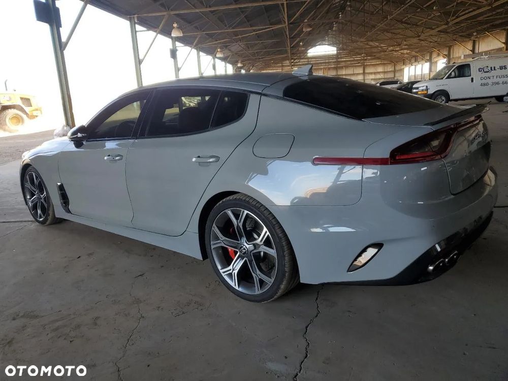 Kia Stinger - 3