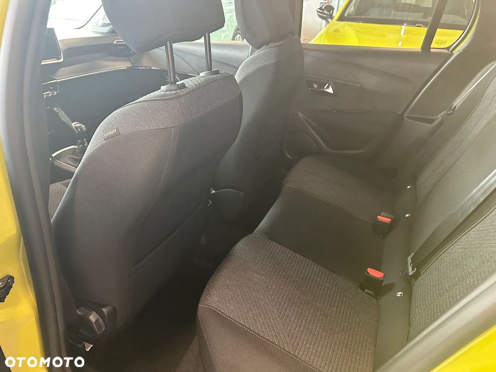 Peugeot 208 - 17