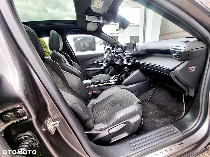 Peugeot 2008 PureTech 130 EAT8 GT - 17