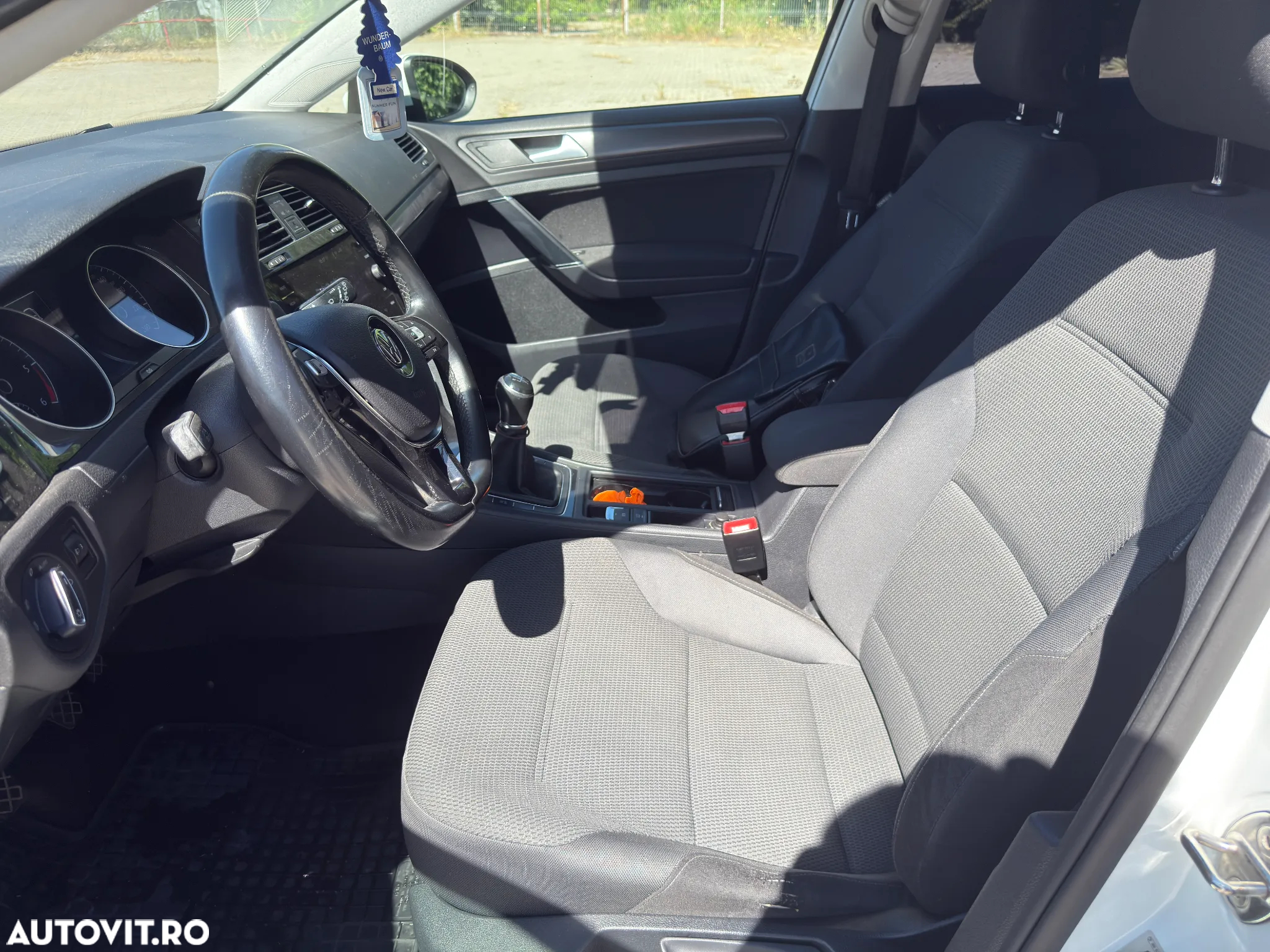 Volkswagen Golf 1.6 TDI Highline - 18
