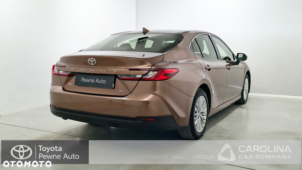 Toyota Camry - 22
