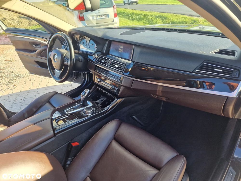 BMW Seria 5 530d xDrive Sport-Aut Luxury Line - 29